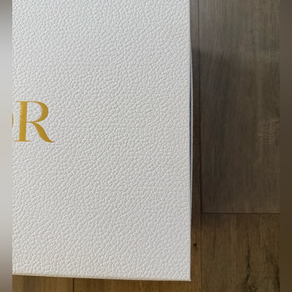 Dior White Box with Gold Lettering - Picture 3 of 9